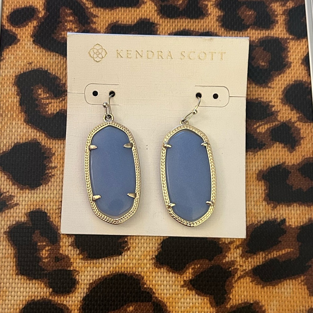 New Kendra Scott Glow in the dark Elles